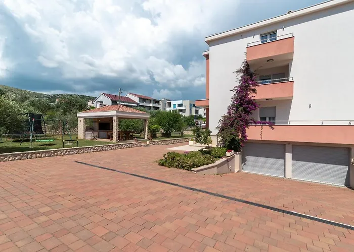 Luxury Sopra トロギール